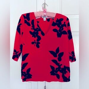 DKNY v-neck quarter sleeves red black floral blouse silky top women's XS
